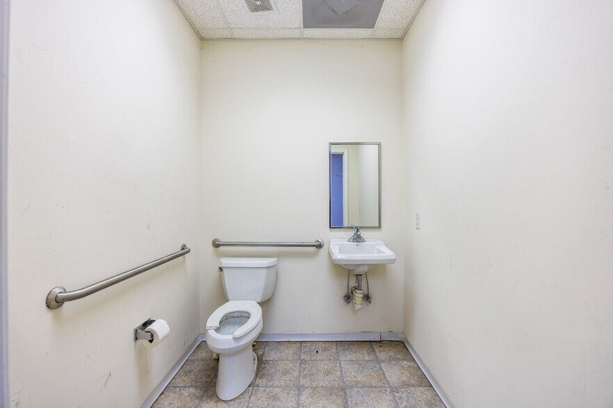 More Photos Of 7227 Beach Dr SW, Ocean Isle Beach Freestanding For Lease