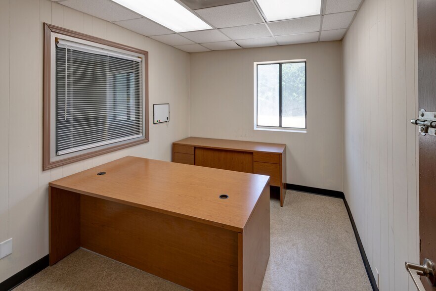 More Photos Of 866 Davis Dr Se, Conyers Truck Terminal For Lease