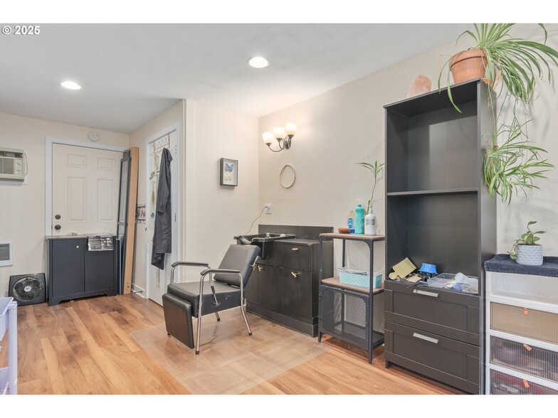 More Photos Of 1492 Pearl St, Eugene Office For Sale