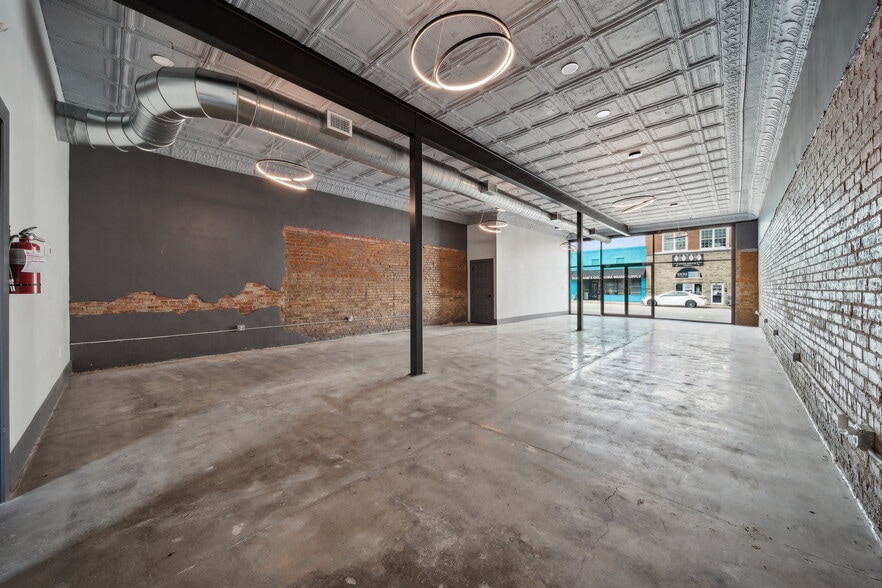 More Photos Of 216 E Rogers Blvd, Skiatook Storefront Retail Office For Sale