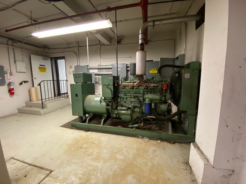 More Photos Of 3040 Industry Dr, Lancaster Flex For Sale