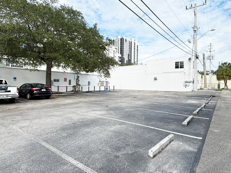 More Photos Of 718-718 N Federal Hwy, Fort Lauderdale Storefront Retail Office For Lease