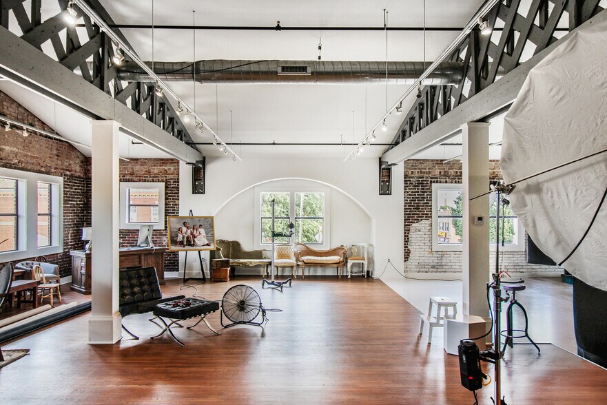 More Photos Of 225 S Knoblock St, Stillwater Storefront For Sale