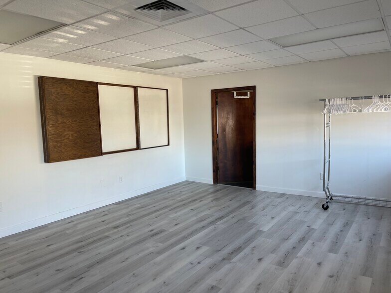 More Photos Of 5706 Troost Ave, Kansas City Warehouse For Lease