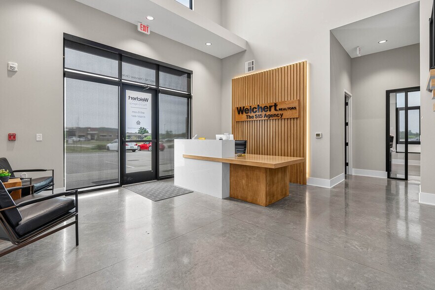 More Photos Of 3607 NE Otterview Cir, Ankeny Office For Sale