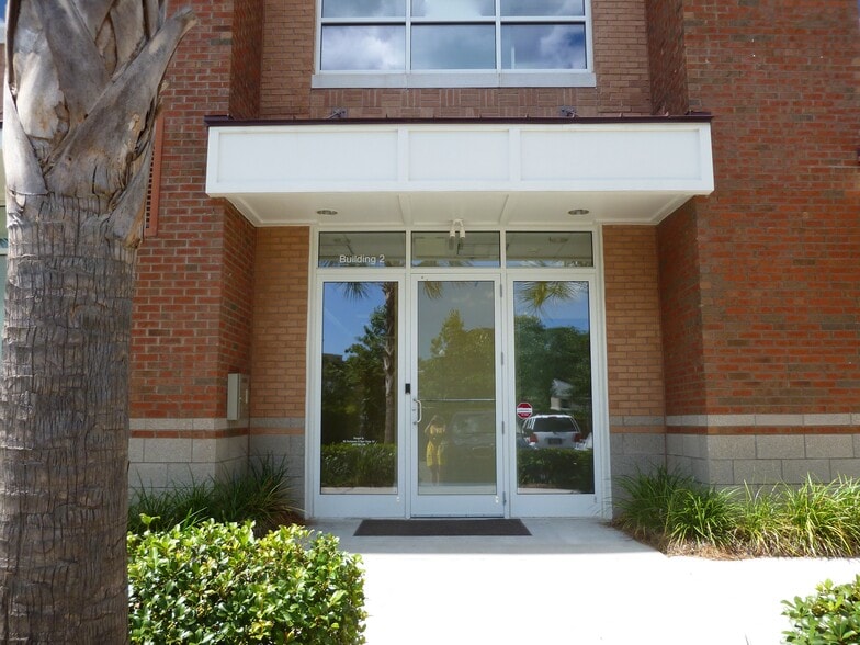 More Photos Of 245 Seven Farms Dr, Daniel Island Office For Lease