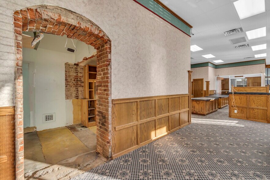 More Photos Of 112 S Pine St, Norborne Bank For Sale