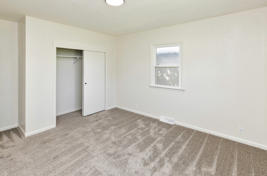 More Photos Of 1100 2nd St NE, Bondurant Industrial For Sale