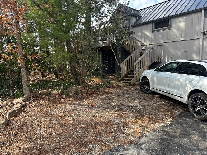 More Photos Of 430 Carolina Way, Highlands Flex For Sale