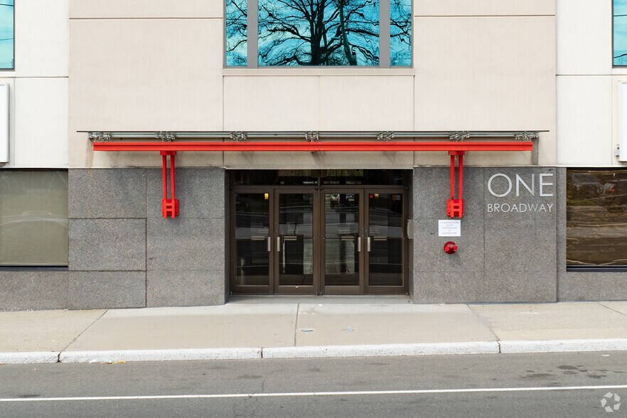 More Photos Of 1 Broadway, Elmwood Park Medical For Lease