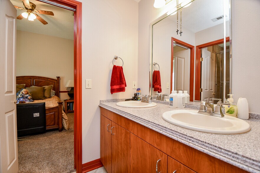 More Photos Of 540 Chisolm Trl, Wallis Manufactured Housing Mobile Home Park For Sale