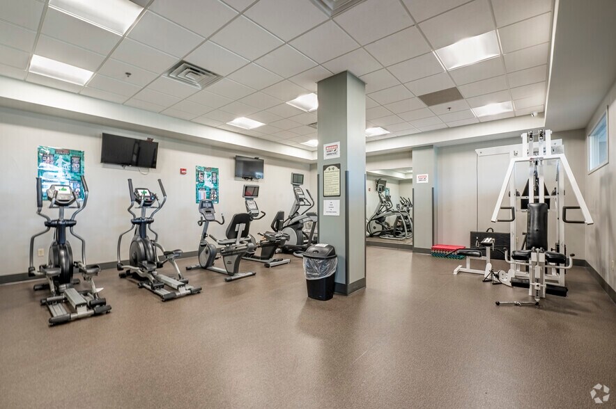 More Photos Of 350 Bell St, Dubuque Hotel For Sale