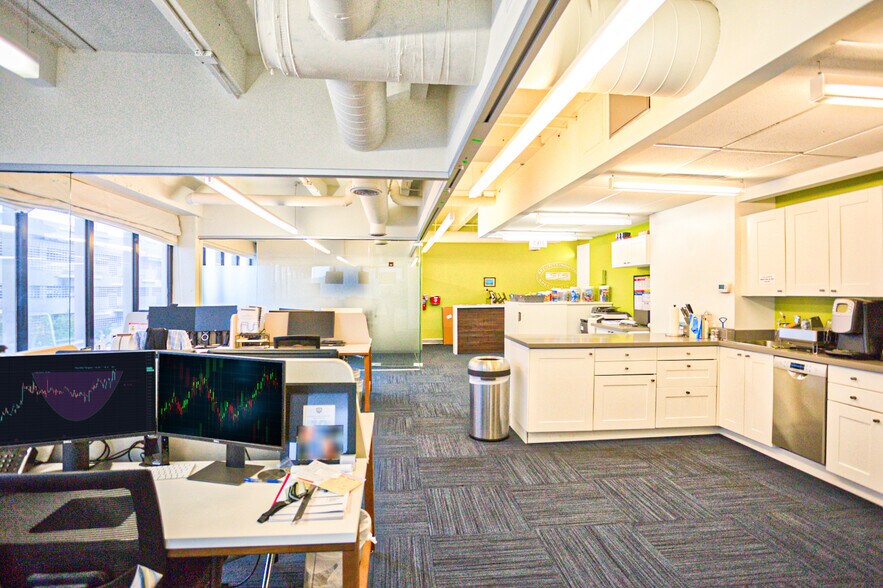 More Photos Of 1680 Michigan Ave, Miami Beach Office For Sale