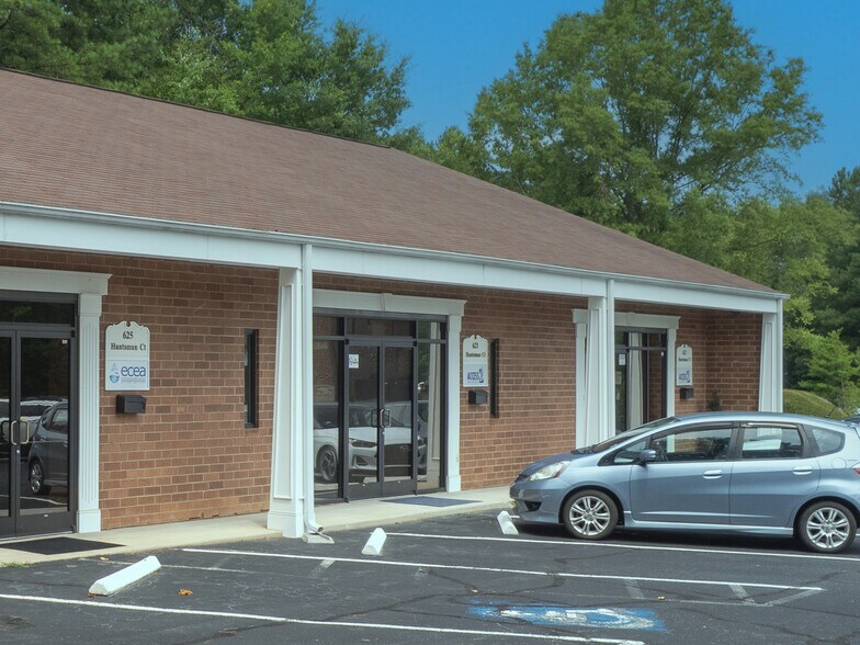 More Photos Of 621-625 Huntsman Ct, Gastonia Medical For Lease