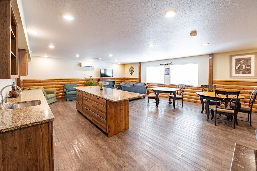 More Photos Of 461 Munson Ave, Traverse City Hotel For Sale