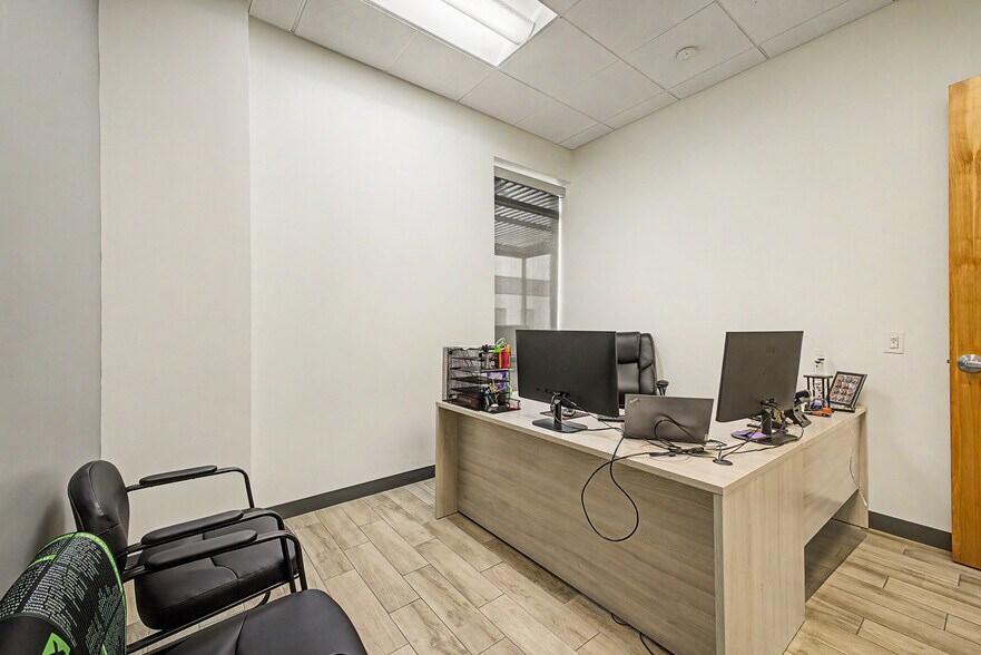 More Photos Of 230 N 48th Ave, Phoenix Manufacturing For Lease