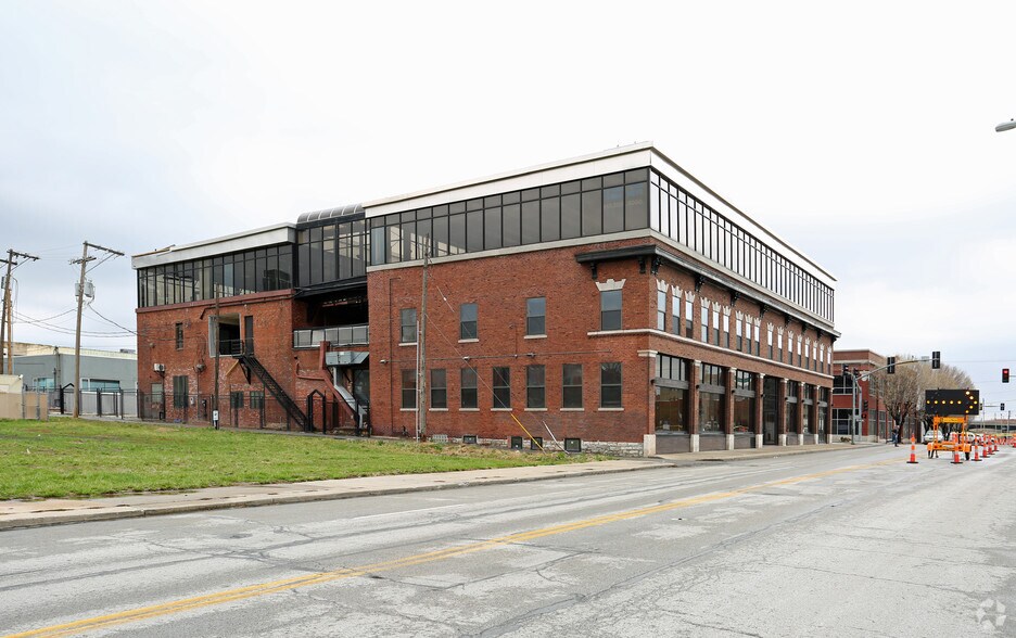 More Photos Of 1726-1728 Holmes St, Kansas City Medical For Lease