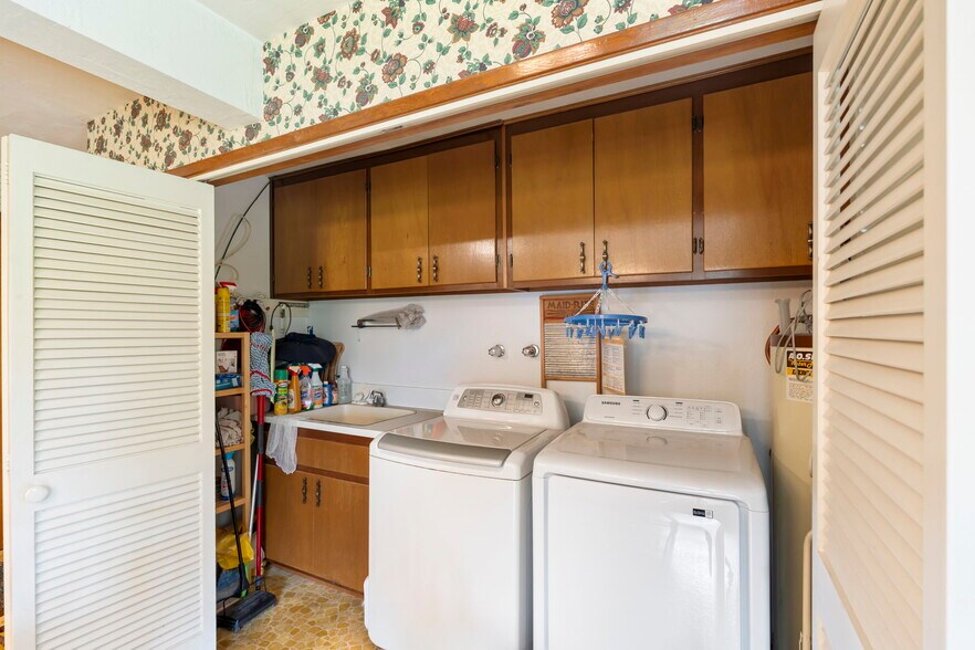 More Photos Of 1553 Bishop Rd, Chehalis Flex For Sale