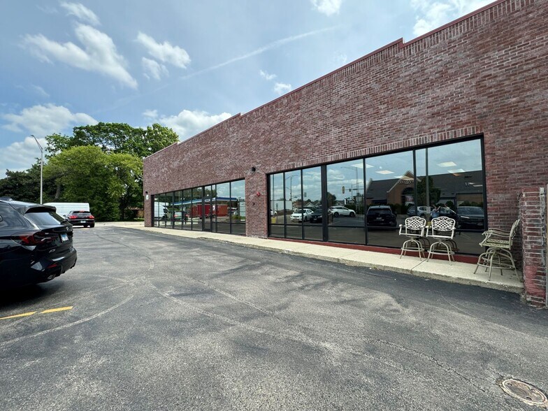 Primary Photo Of 827 N Washington St, Naperville Freestanding For Lease