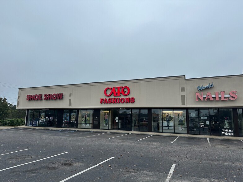 More Photos Of 631 Willow Ln, Greenville Storefront Retail Office For Lease