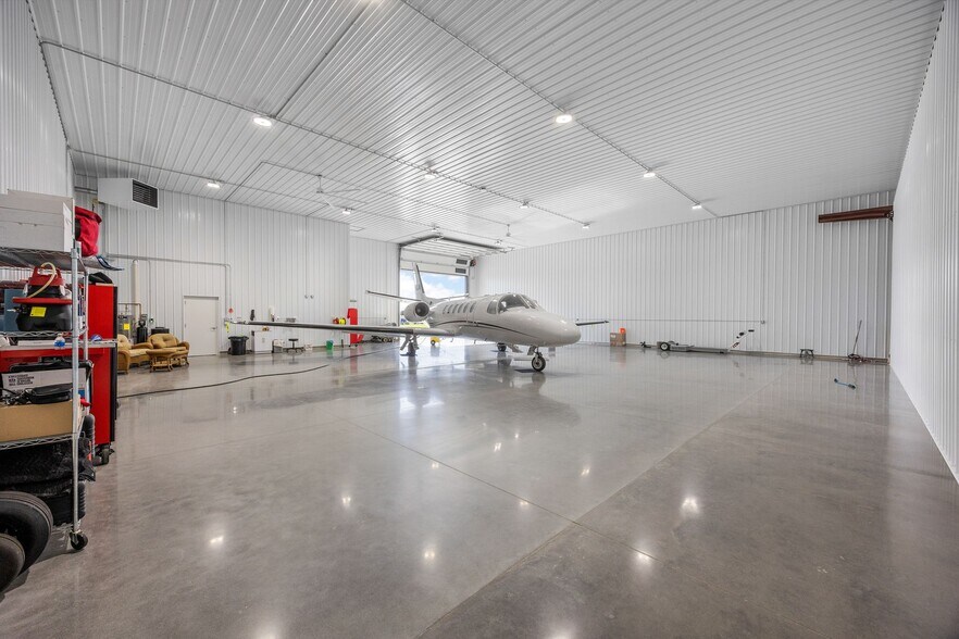 More Photos Of 530 Aircom Dr, Marion Airplane Hangar For Sale