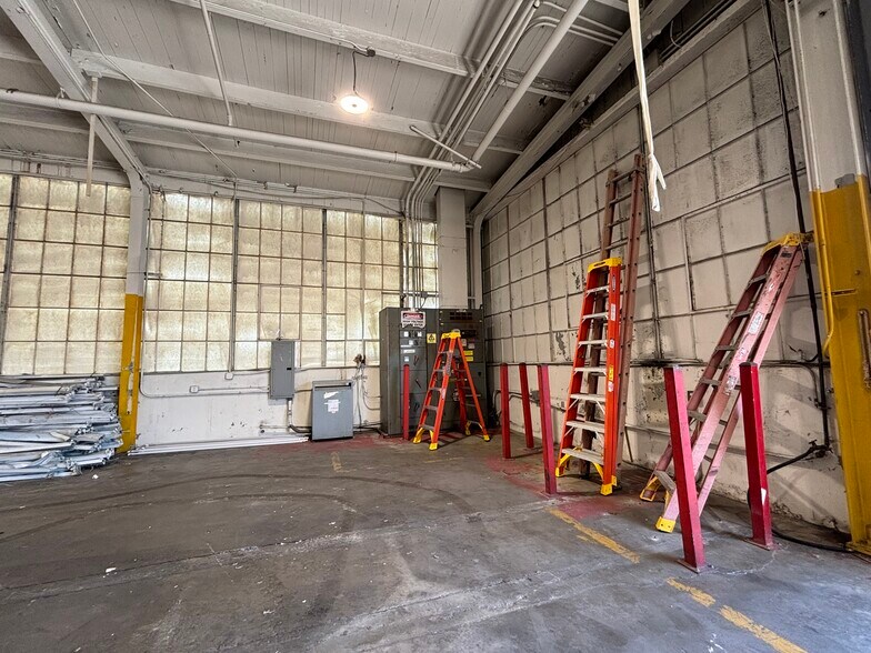 More Photos Of 3850 Santa Fe Ave, Vernon Manufacturing For Lease