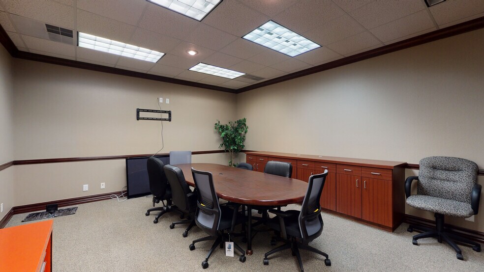 More Photos Of 2501 SW Aviation St, Bentonville Loft Creative Space For Lease