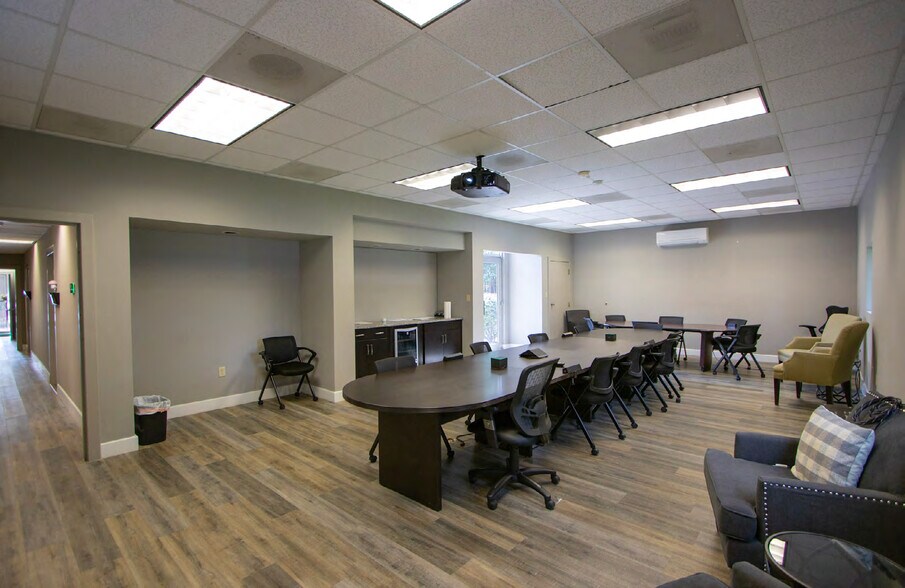 Primary Photo Of 570 Chris Dr, West Columbia Office For Sale
