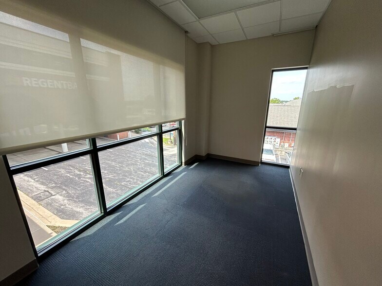 More Photos Of 3271 E Battlefield St, Springfield Office For Lease
