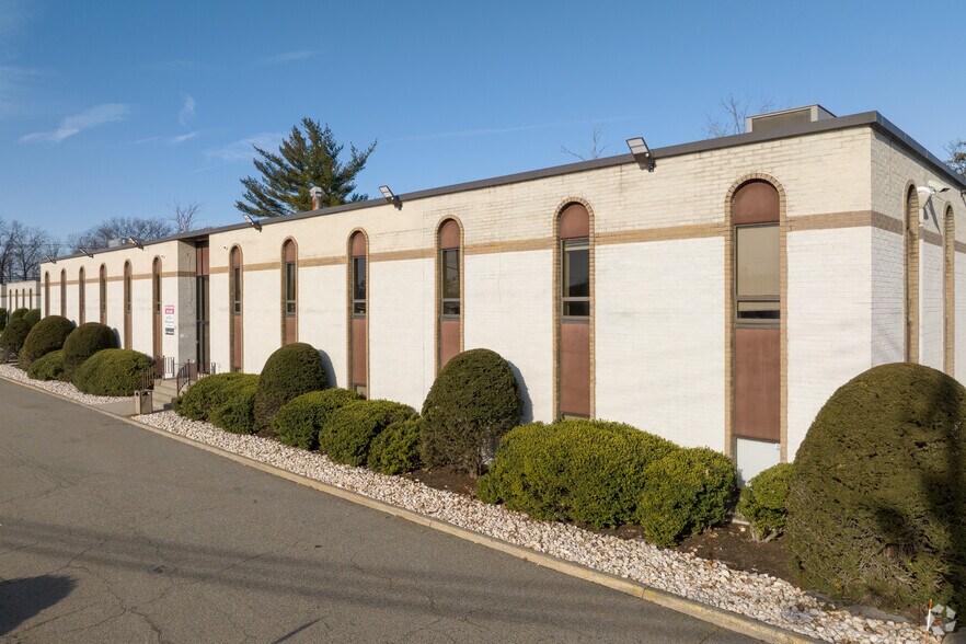 More Photos Of 40 Galesi Dr, Wayne Office For Lease