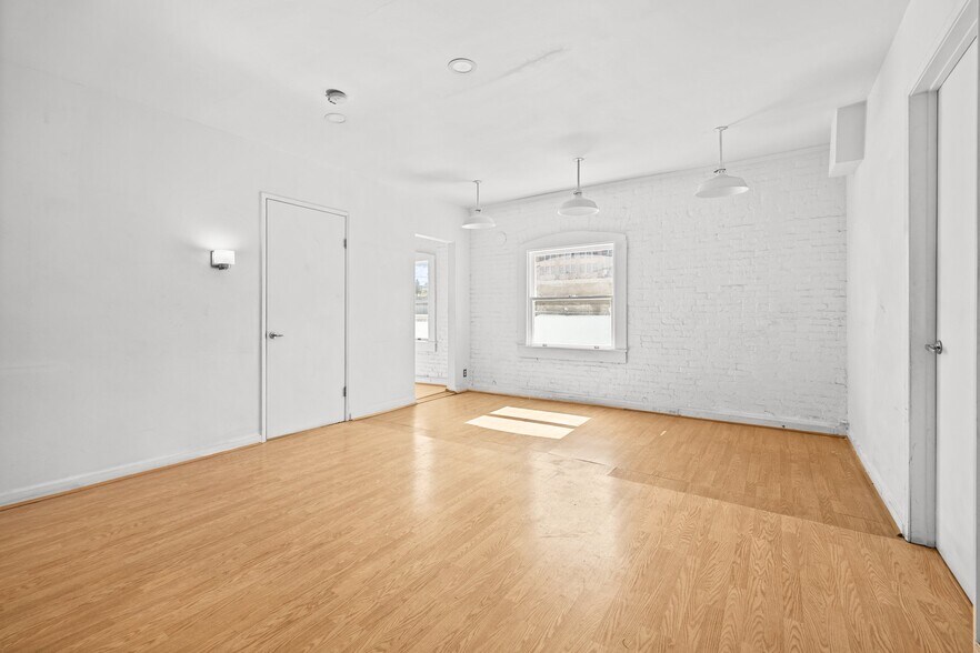 More Photos Of 2917-2921 Main St, Santa Monica Storefront Retail Office For Lease