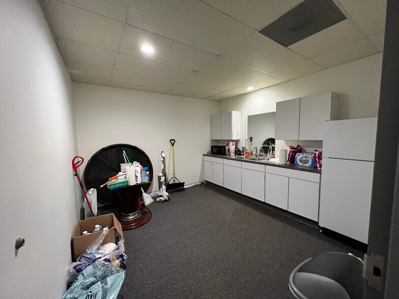 More Photos Of 2517 Jefferson St, Kansas City Warehouse For Lease