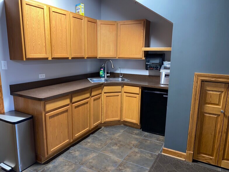 More Photos Of 9200 W 191st St, Mokena Office For Sale