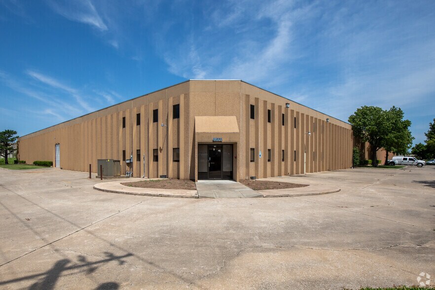 More Photos Of 4601 SW 36th St, Oklahoma City Warehouse For Lease