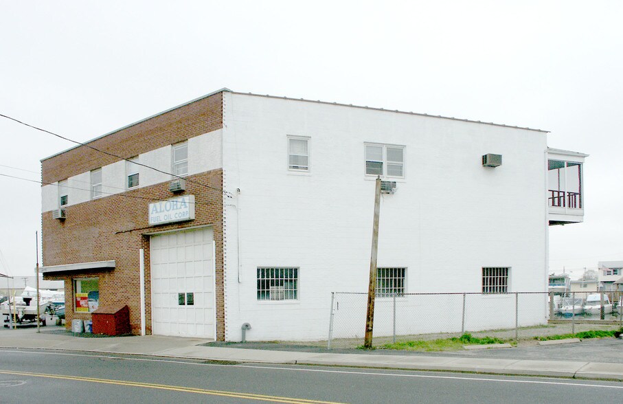 More Photos Of 70 Front St, East Rockaway Warehouse For Sale