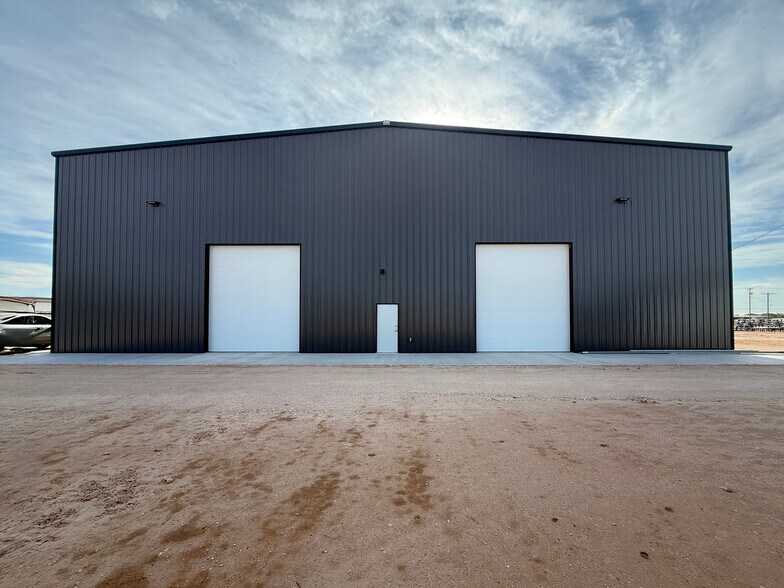 More Photos Of 1602 S Midkiff Rd, Midland Warehouse For Lease