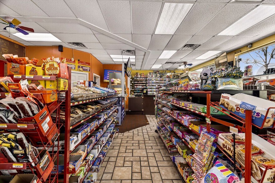 More Photos Of 4 Park Of Commerce Way, Savannah Convenience Store For Sale