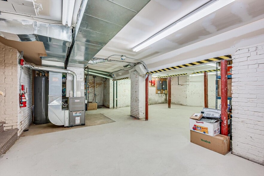 More Photos Of 27 N Main St, Marlboro Office For Sale