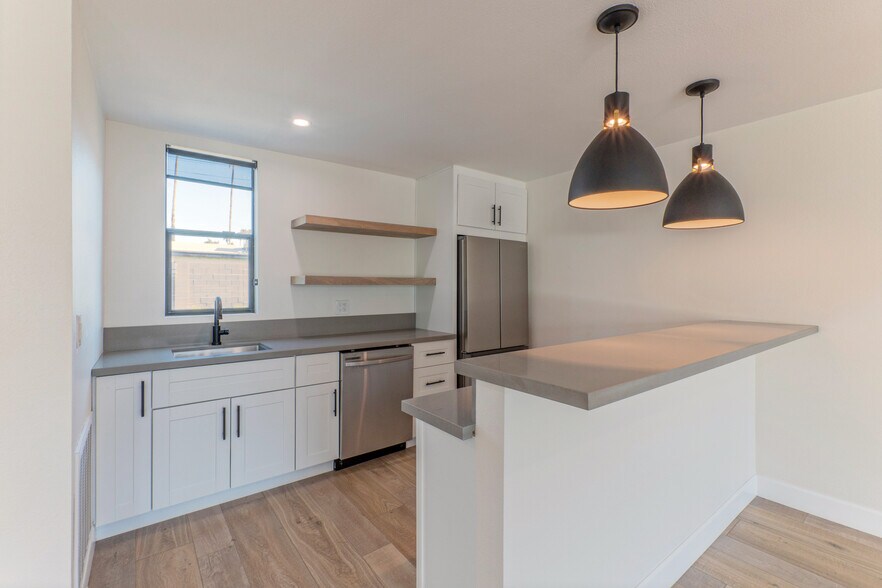 More Photos Of 3530 E Indian School Rd, Phoenix Office For Lease