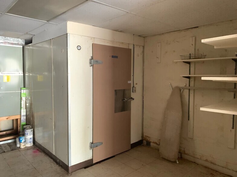 More Photos Of 727–729 Anderson St., Belton General Retail For Lease