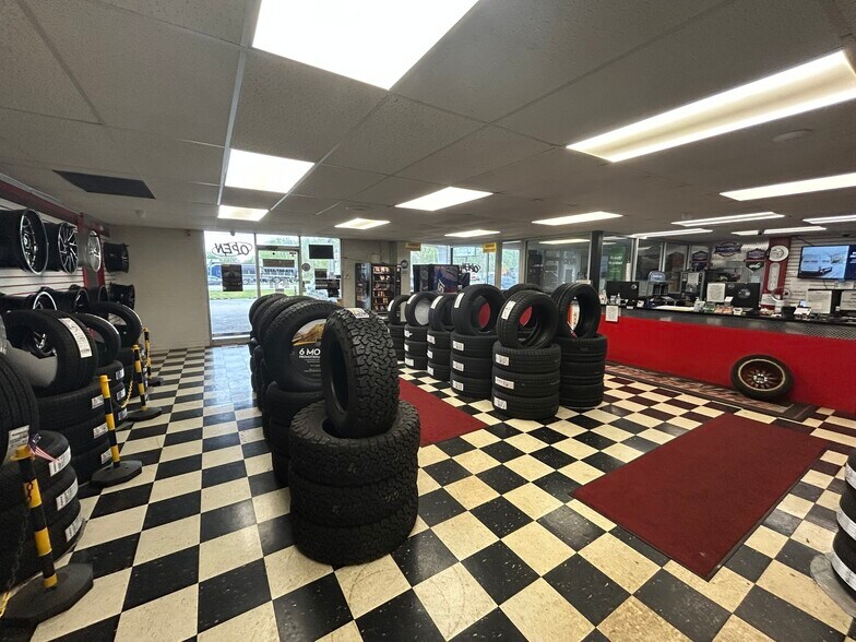 More Photos Of 5200 Cleveland St, Merrillville Truck Terminal For Lease