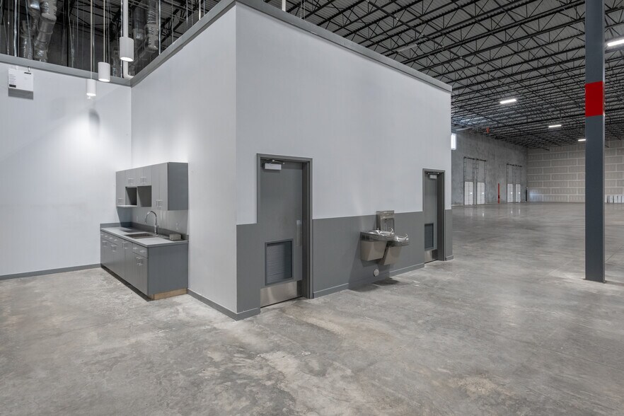 More Photos Of 23366 Bibb Garrett Rd, Tanner Distribution For Lease