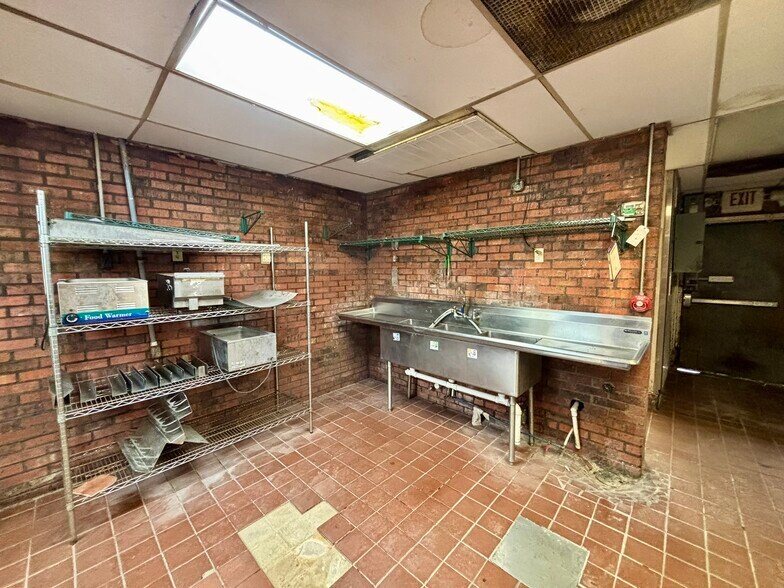 More Photos Of 210 W Calhoun St, Bruce Fast Food For Sale