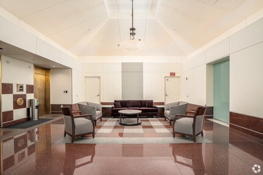 More Photos Of 525 N Brand Blvd, Glendale Office For Lease