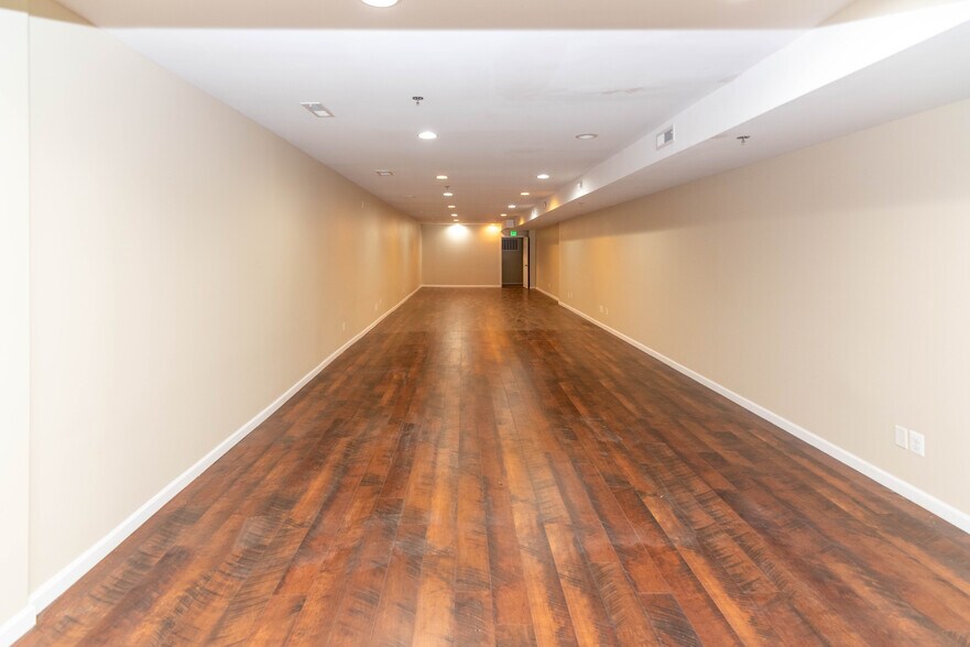 More Photos Of 316 S Broadway, Baltimore Storefront Retail Residential For Sale
