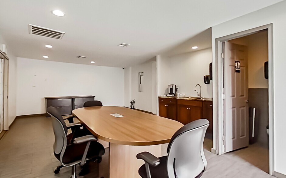 More Photos Of 3414 N 27th Ave, Phoenix Service For Sale