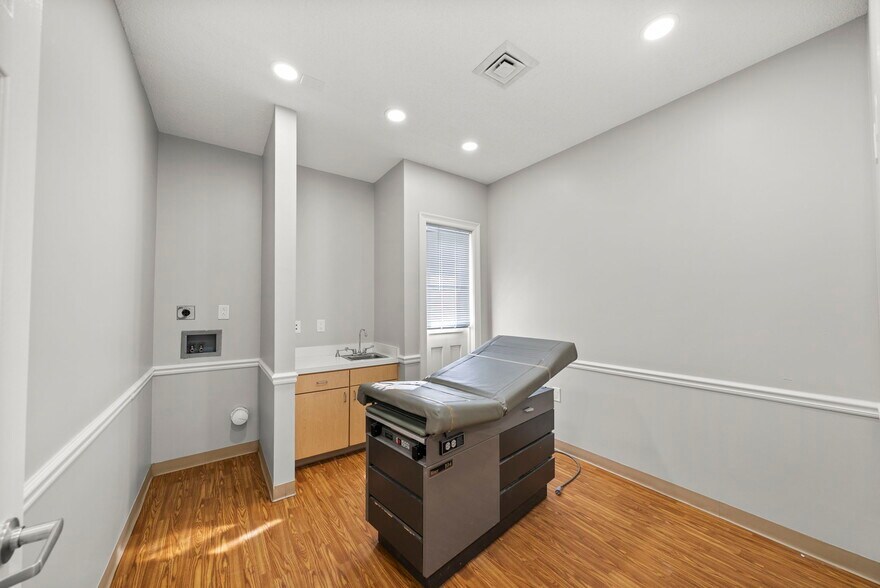 More Photos Of 2567 Huntcliff Ln, Panama City Medical For Lease