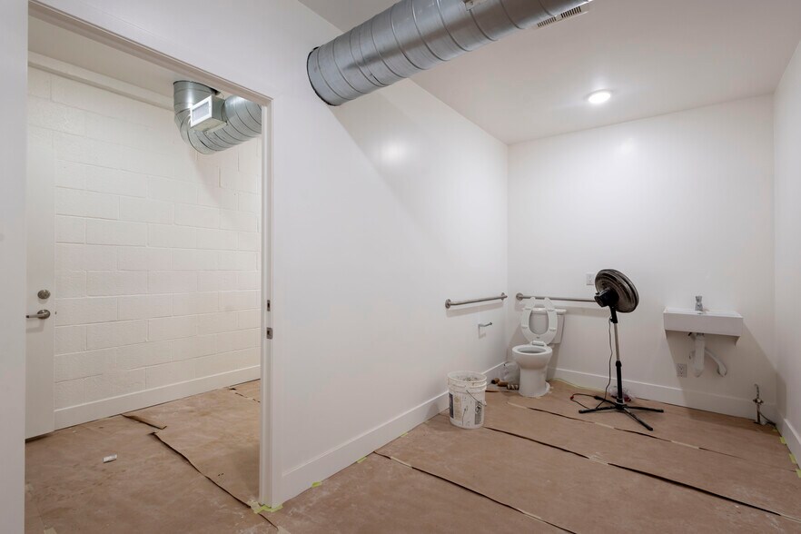 More Photos Of 8651-8655 Washington Blvd, Los Angeles Auto Repair For Lease