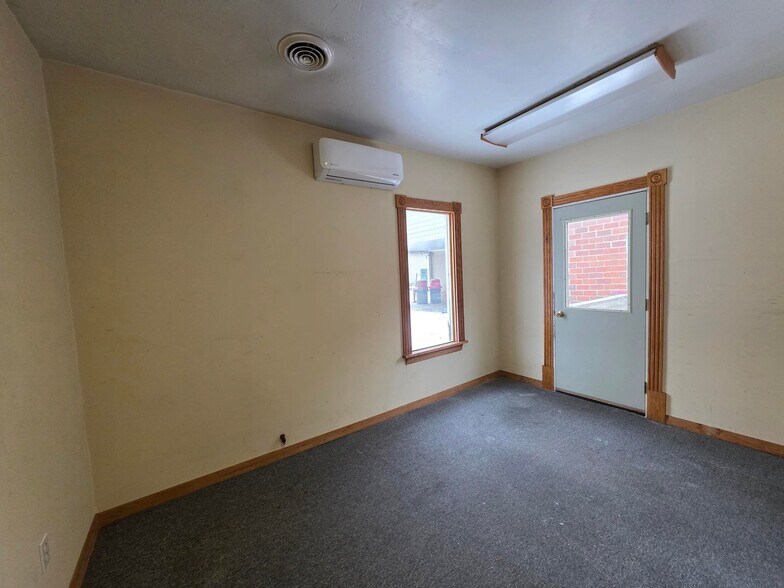 More Photos Of 12 W 4th St, Emporium Office For Sale