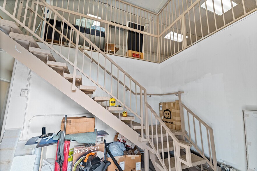 More Photos Of 500 E Willow St, Long Beach General Retail For Sale